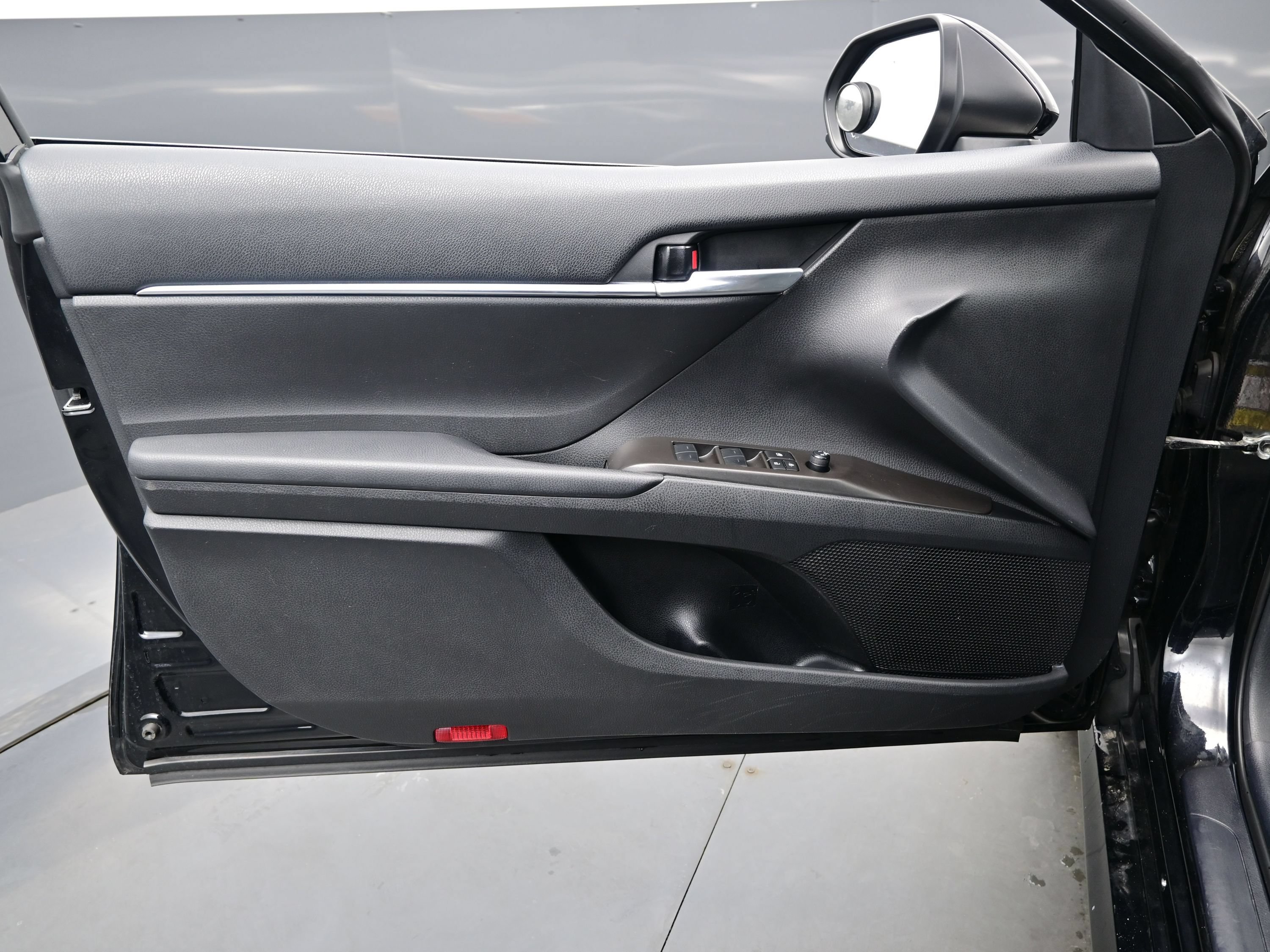 Used 2024 Toyota Camry LE FWD image 9