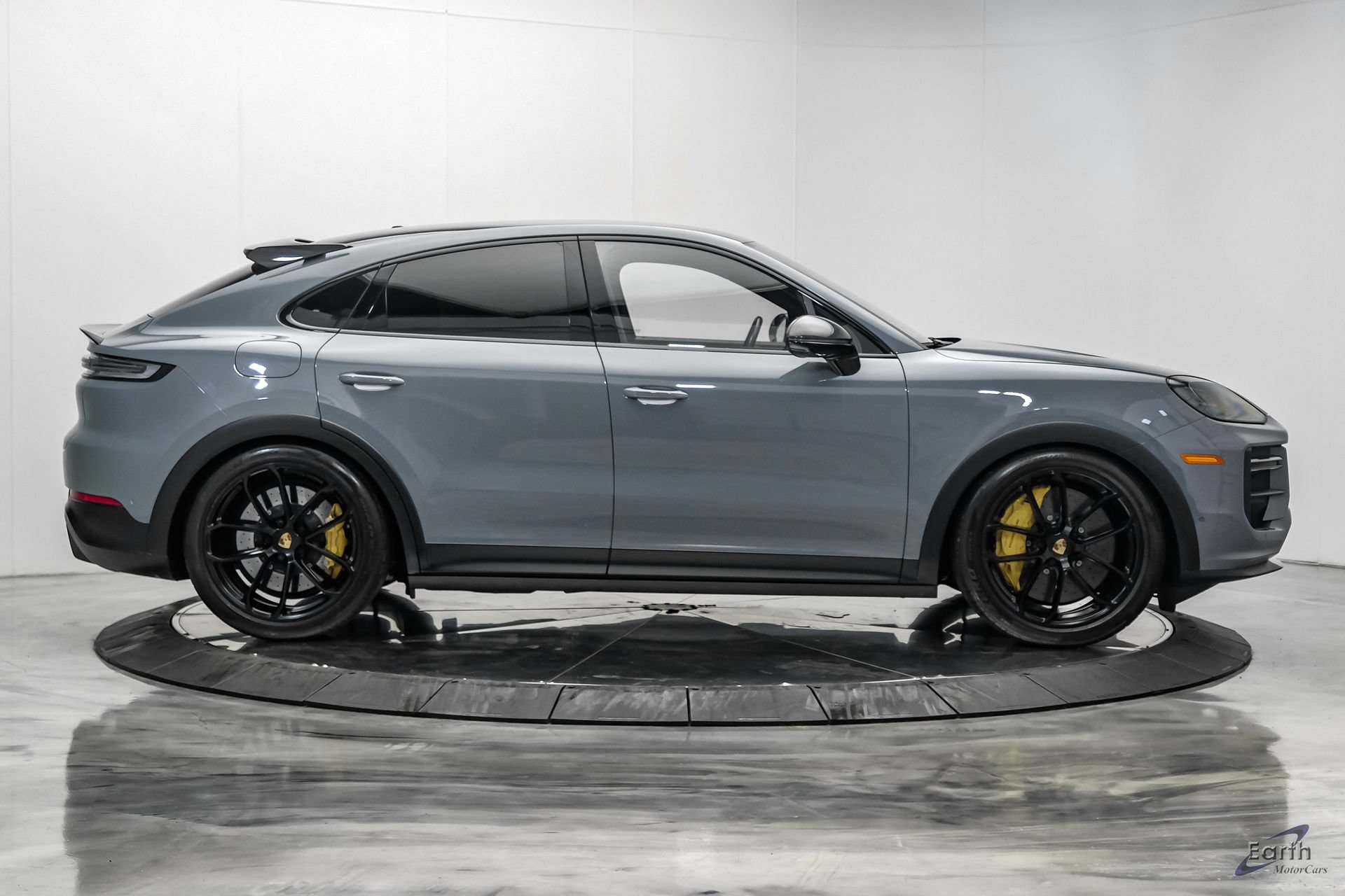 Used 2024 Porsche Cayenne Turbo GT AWD/4WD image 20