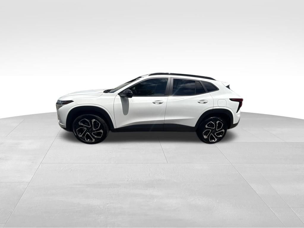 Used 2025 Chevrolet Trax RS FWD image 4