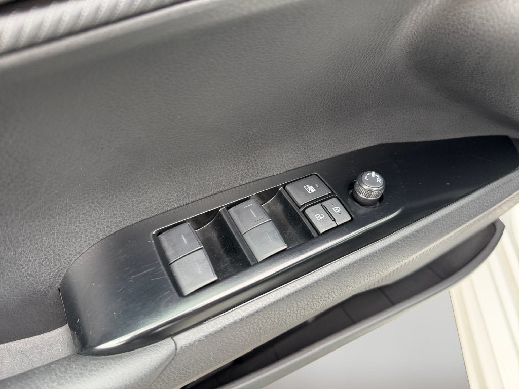 Used 2025 Toyota Camry SE FWD image 21