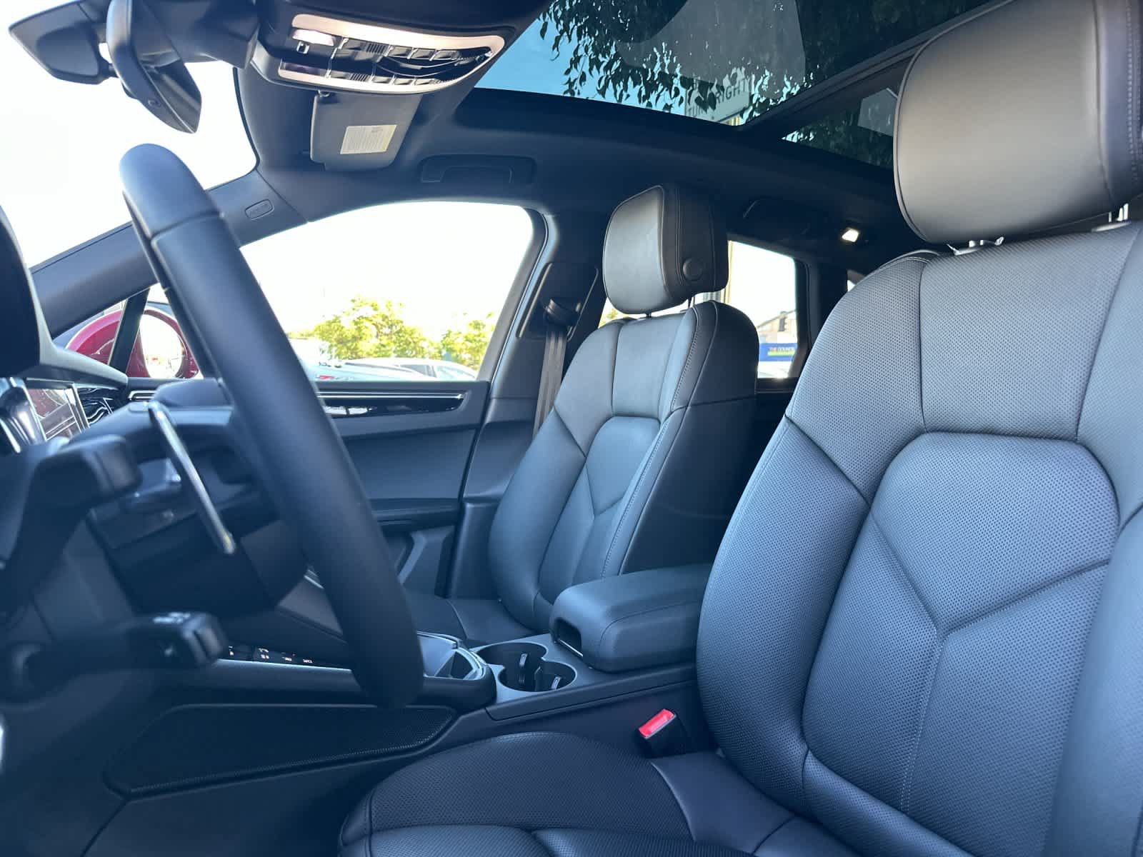New 2026 Porsche Macan AWD/4WD image 5