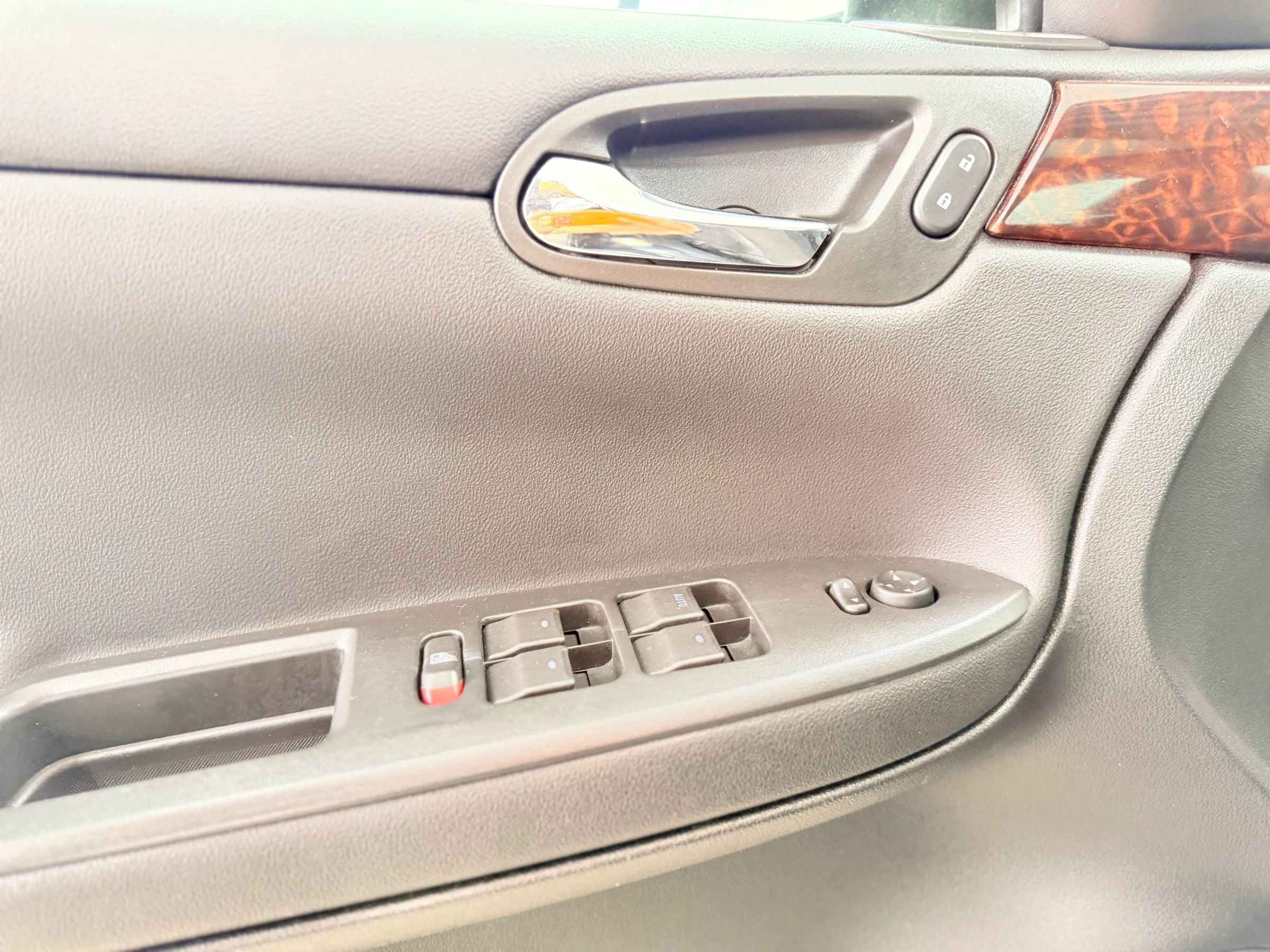 Used 2013 Chevrolet Impala LT w/ LT Sunroof Package FWD image 12