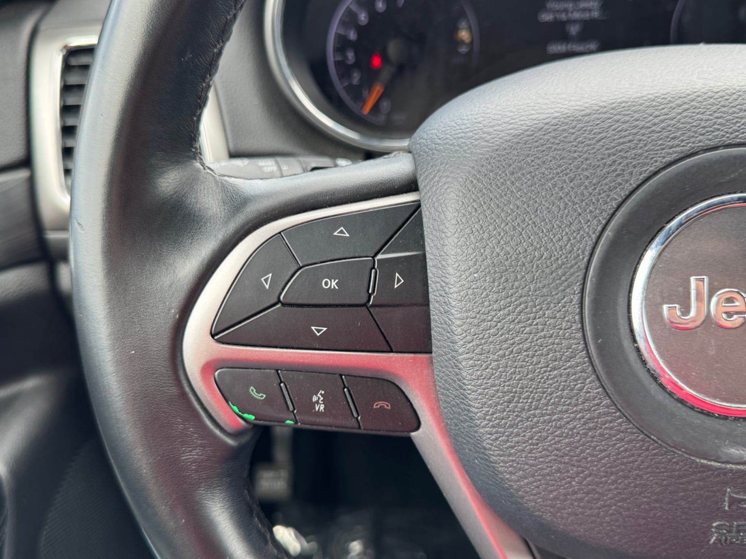 Used 2019 Jeep Grand Cherokee Laredo AWD/4WD image 22