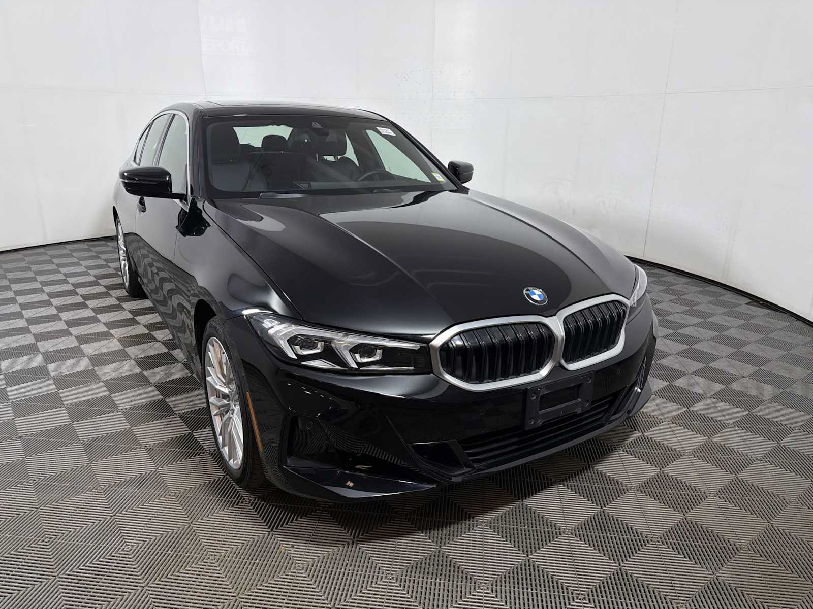 Used 2024 BMW 330i xDrive Sedan w/ Convenience Package AWD/4WD image 2