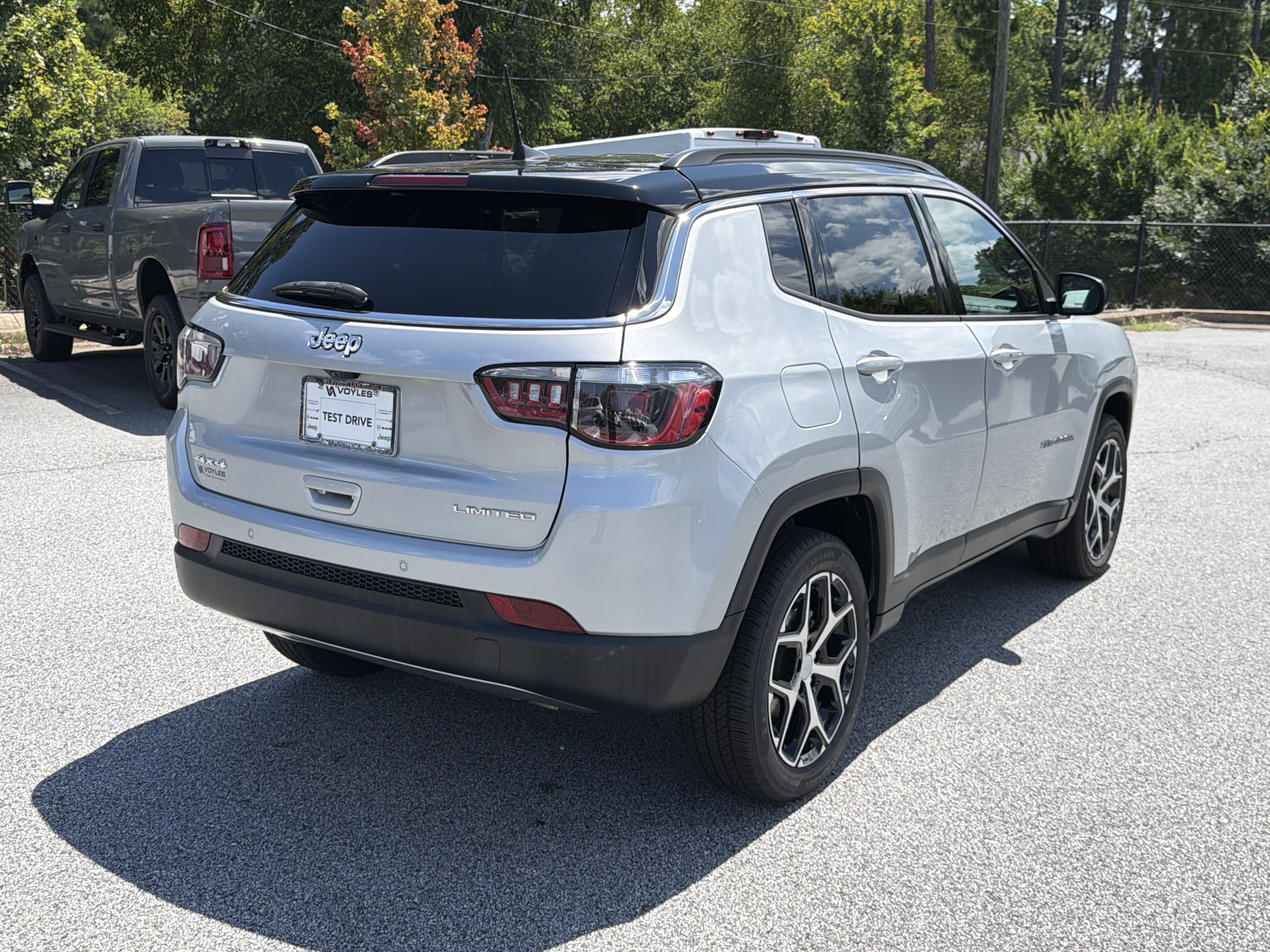 Used 2024 Jeep Compass Limited AWD/4WD image 8