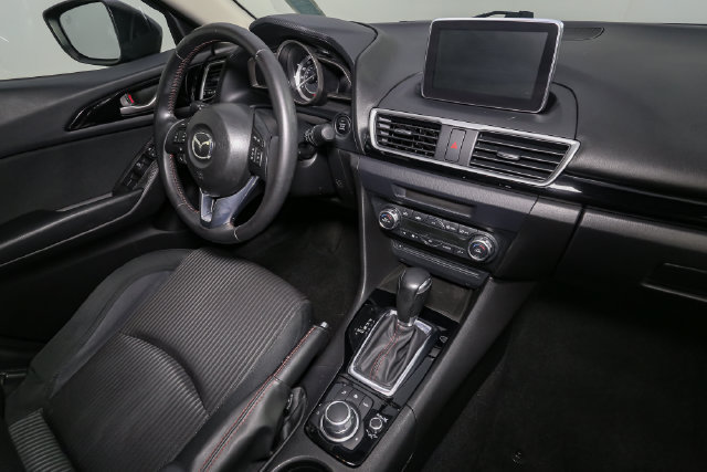Used 2015 MAZDA MAZDA3 i Touring w/ Technology Package FWD image 18