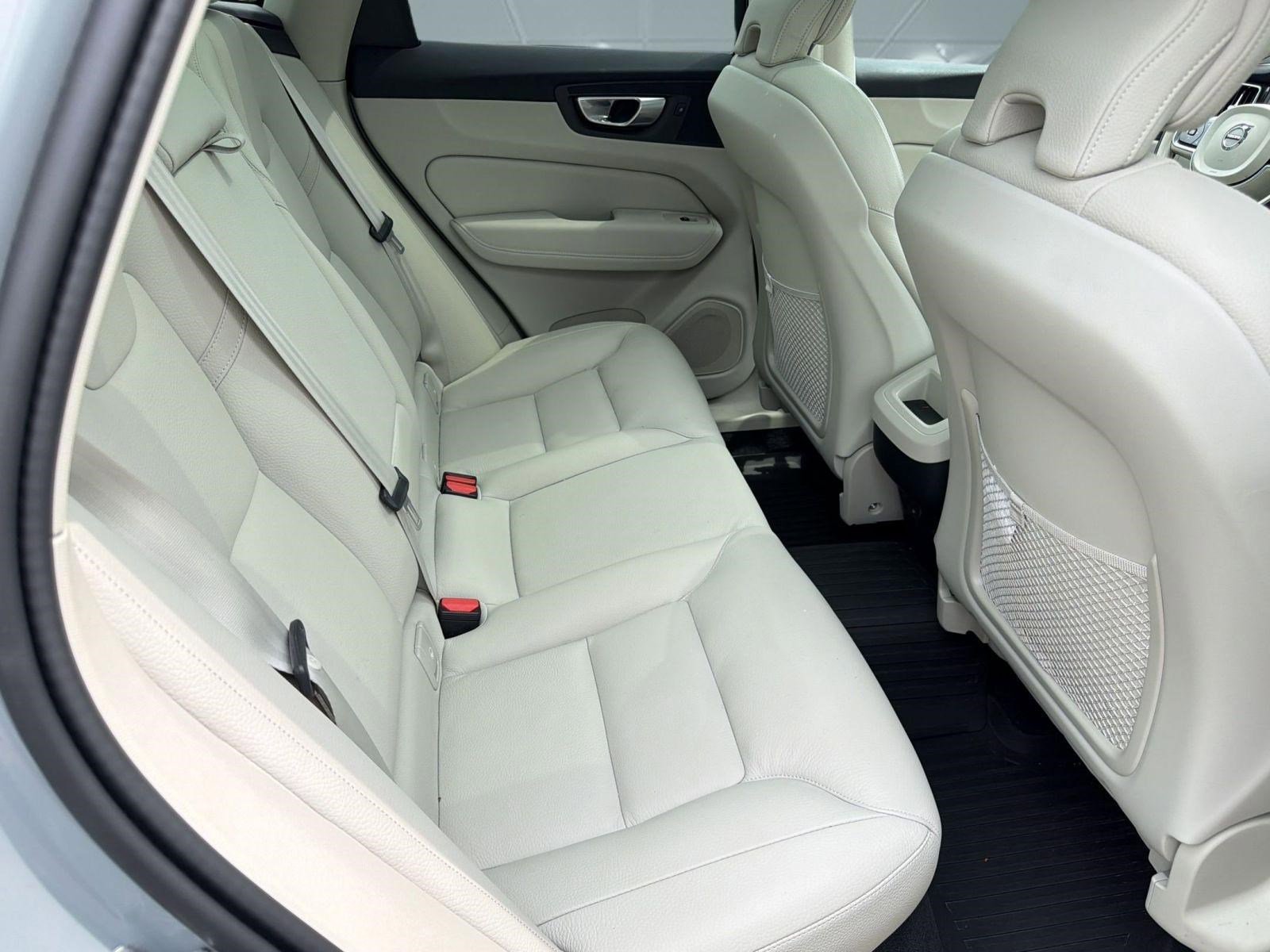 Certified 2024 Volvo XC60 B5 Plus w/ Protection Package Premier AWD/4WD image 29