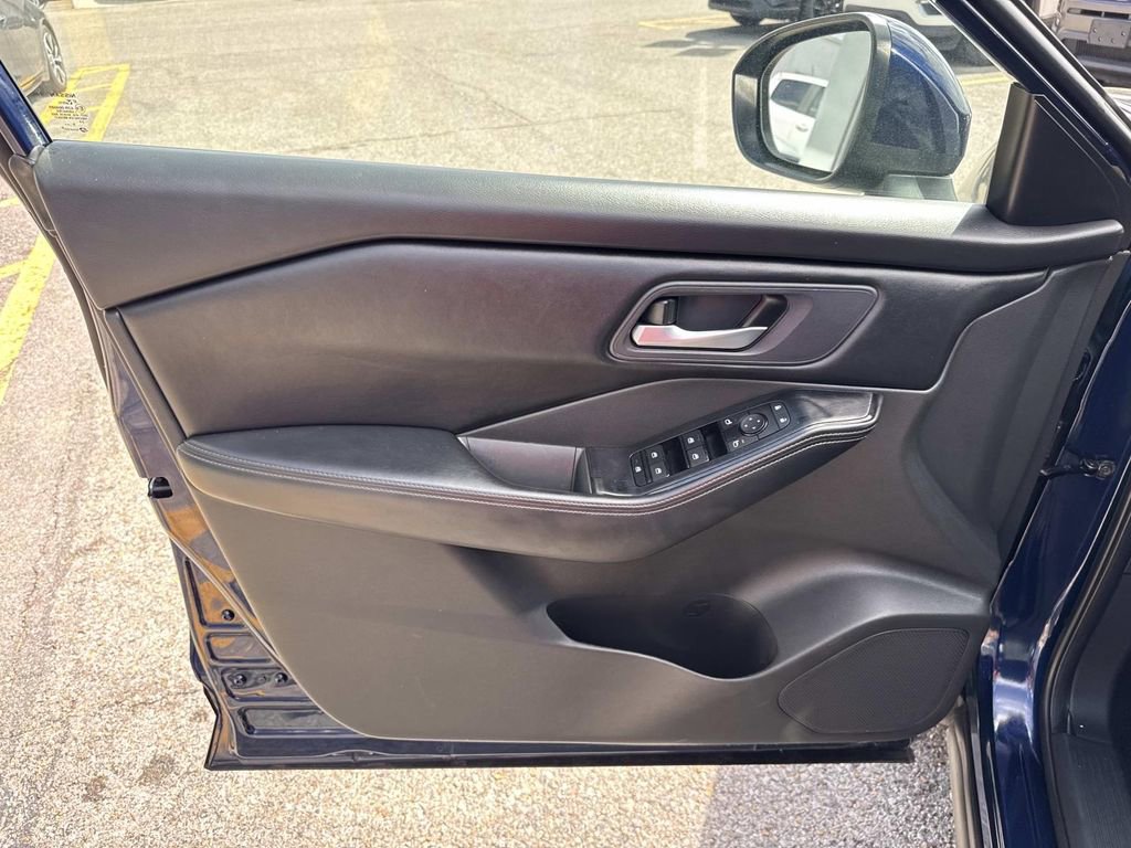 Used 2024 Nissan Rogue SV image 20