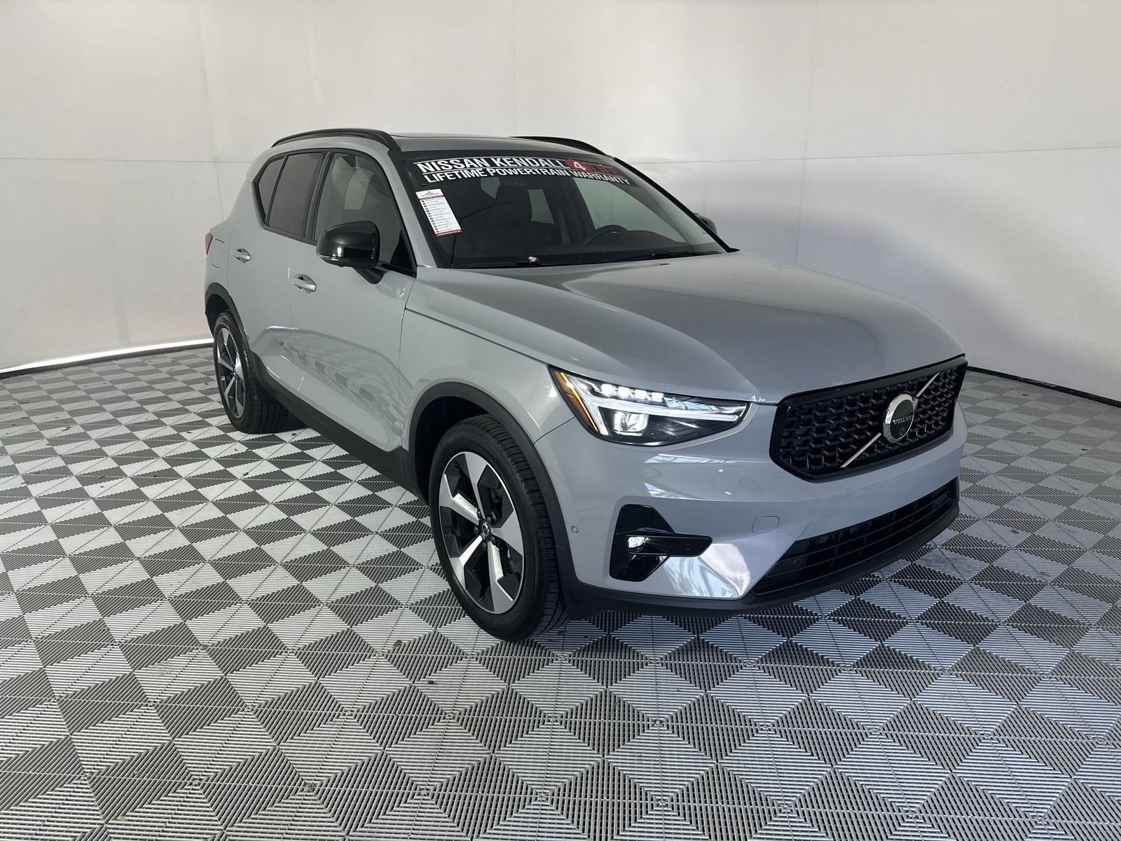 Used 2026 Volvo XC40 B5 Plus AWD/4WD image 2