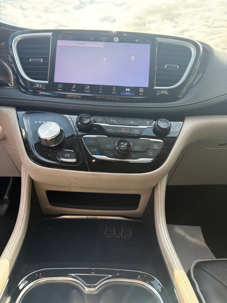 Used 2023 Chrysler Pacifica Limited FWD image 13