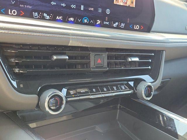 Used 2025 Chevrolet Suburban High Country AWD/4WD image 29