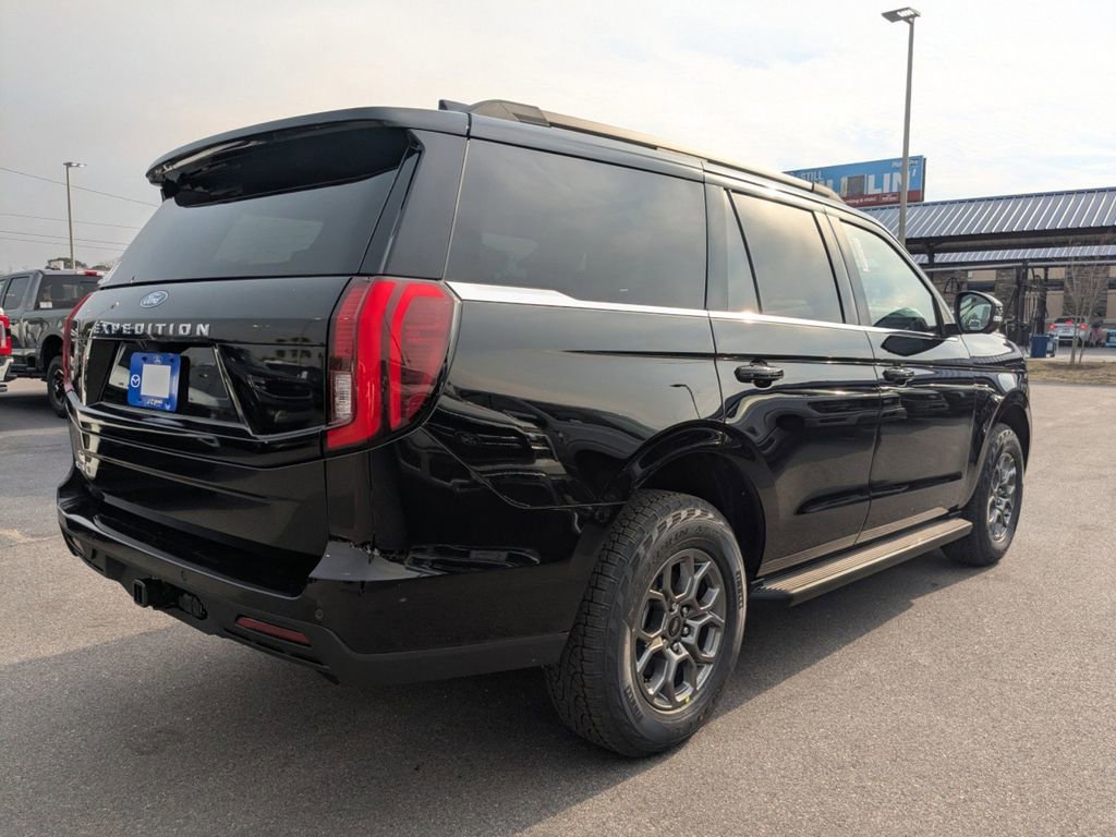 New 2026 Ford Expedition Active image 4