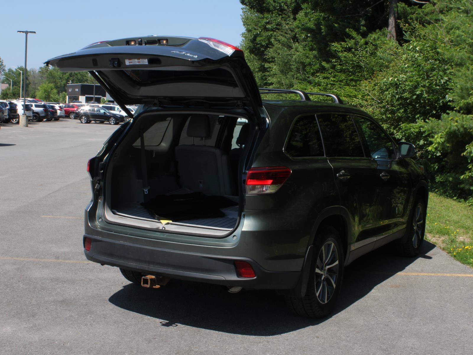 Used 2019 Toyota Highlander XLE AWD/4WD image 7