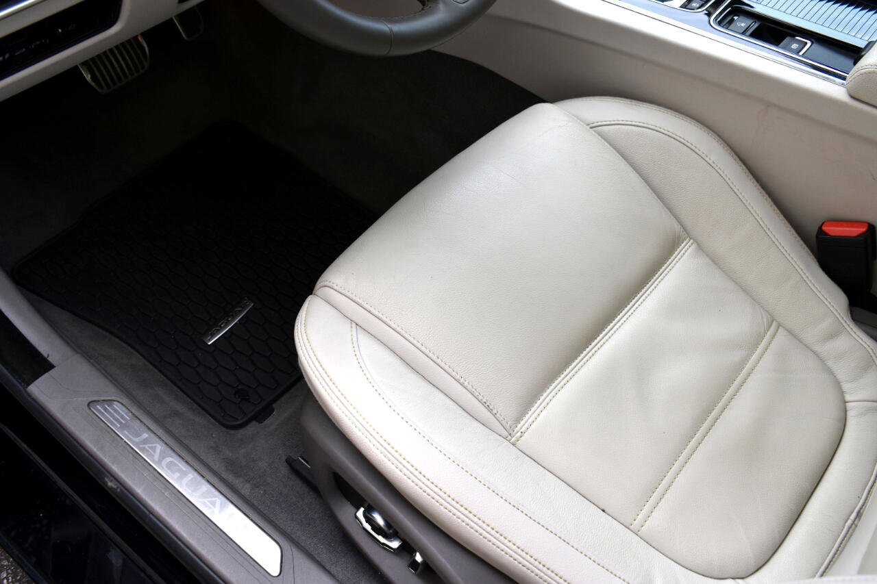 Used 2019 Jaguar XE Prestige image 25