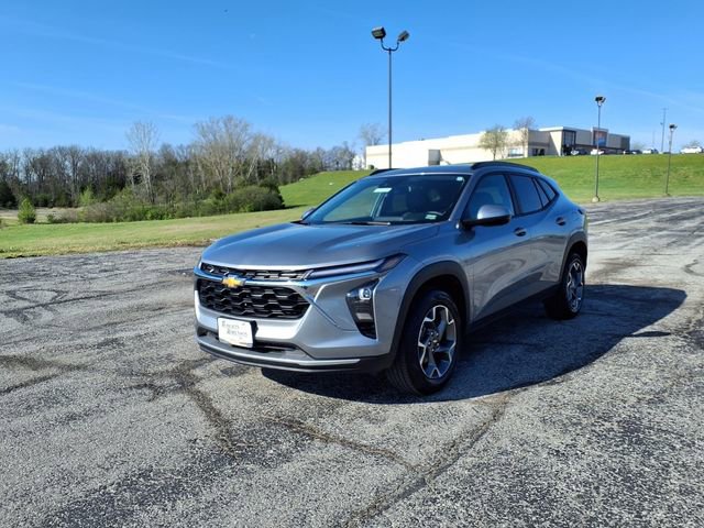 Used 2025 Chevrolet Trax LT w/ LT Convenience Package FWD image 41