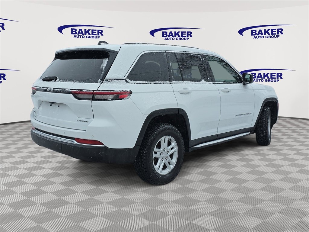 Used 2023 Jeep Grand Cherokee Laredo image 3
