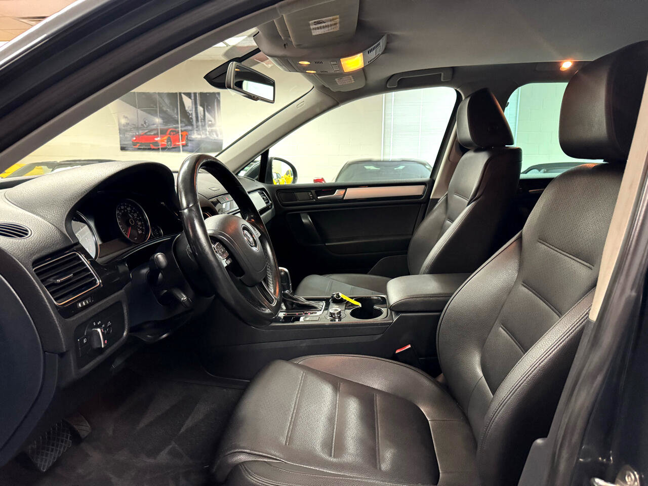 Used 2014 Volkswagen Touareg Sport AWD/4WD image 15