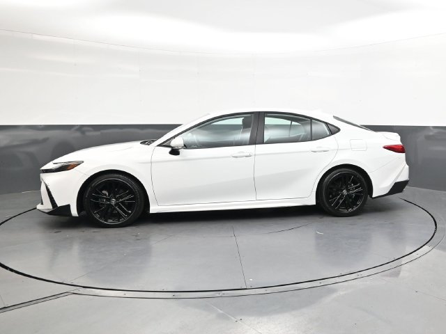 Used 2025 Toyota Camry SE FWD image 9