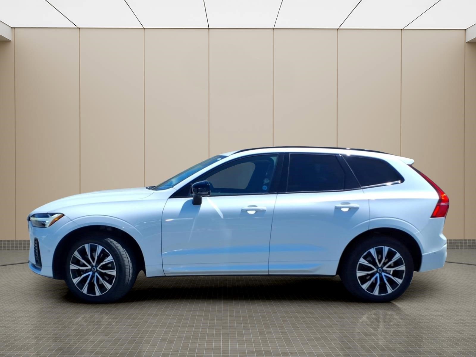 Used 2024 Volvo XC60 B5 Plus w/ Protection Package Premier AWD/4WD image 16