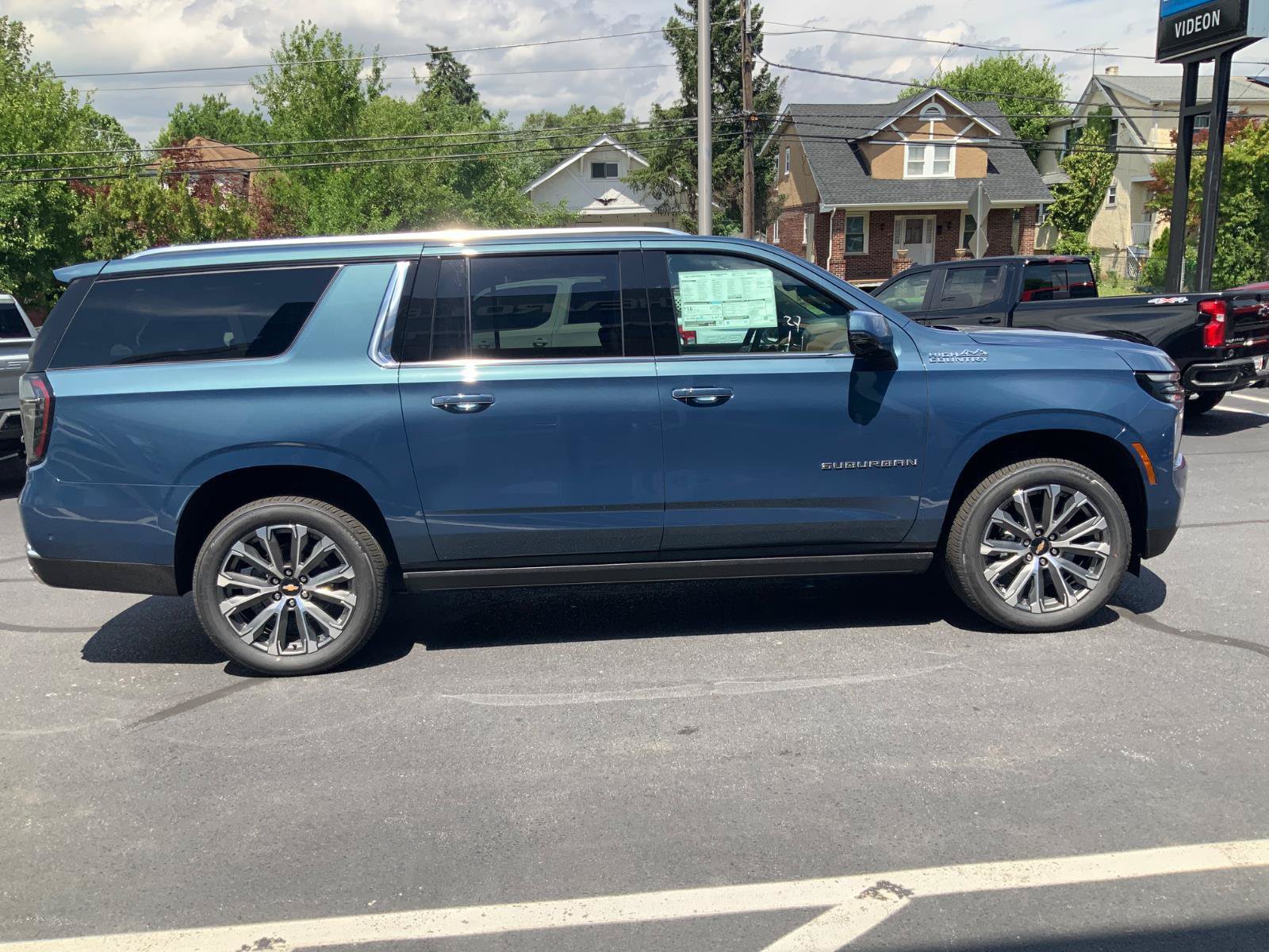 New 2026 Chevrolet Suburban High Country AWD/4WD image 8