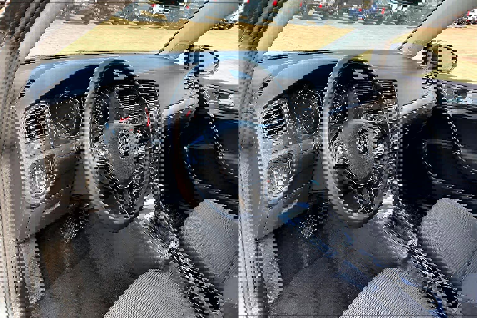 Used 2019 Volkswagen Golf S image 17