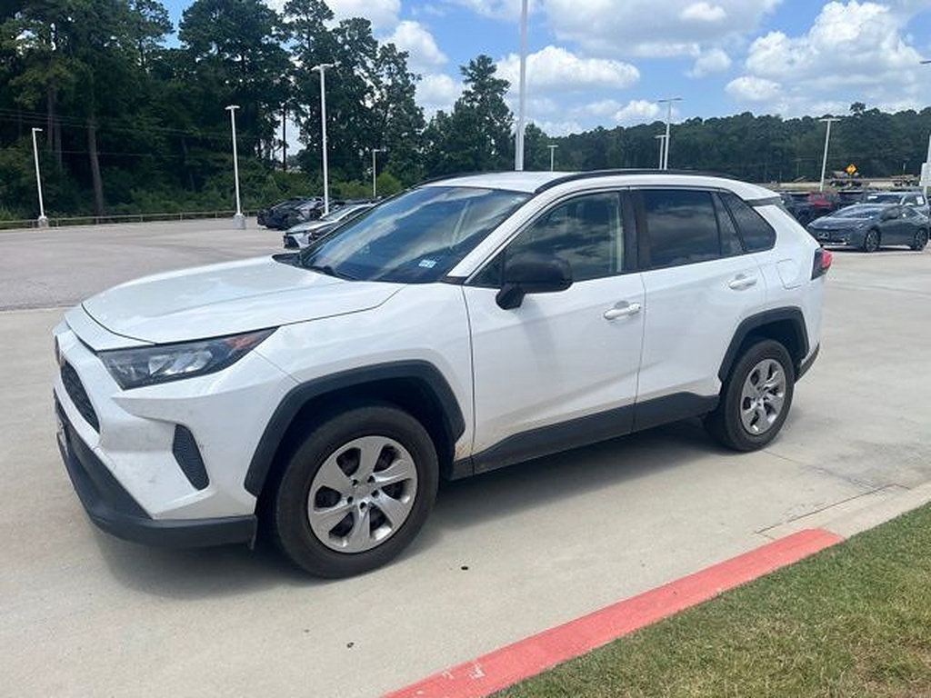 Used 2021 Toyota RAV4 LE FWD image 4