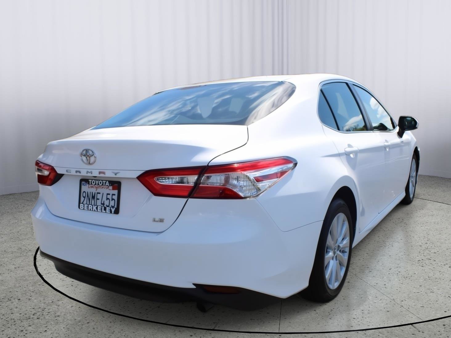 Used 2018 Toyota Camry LE FWD image 8