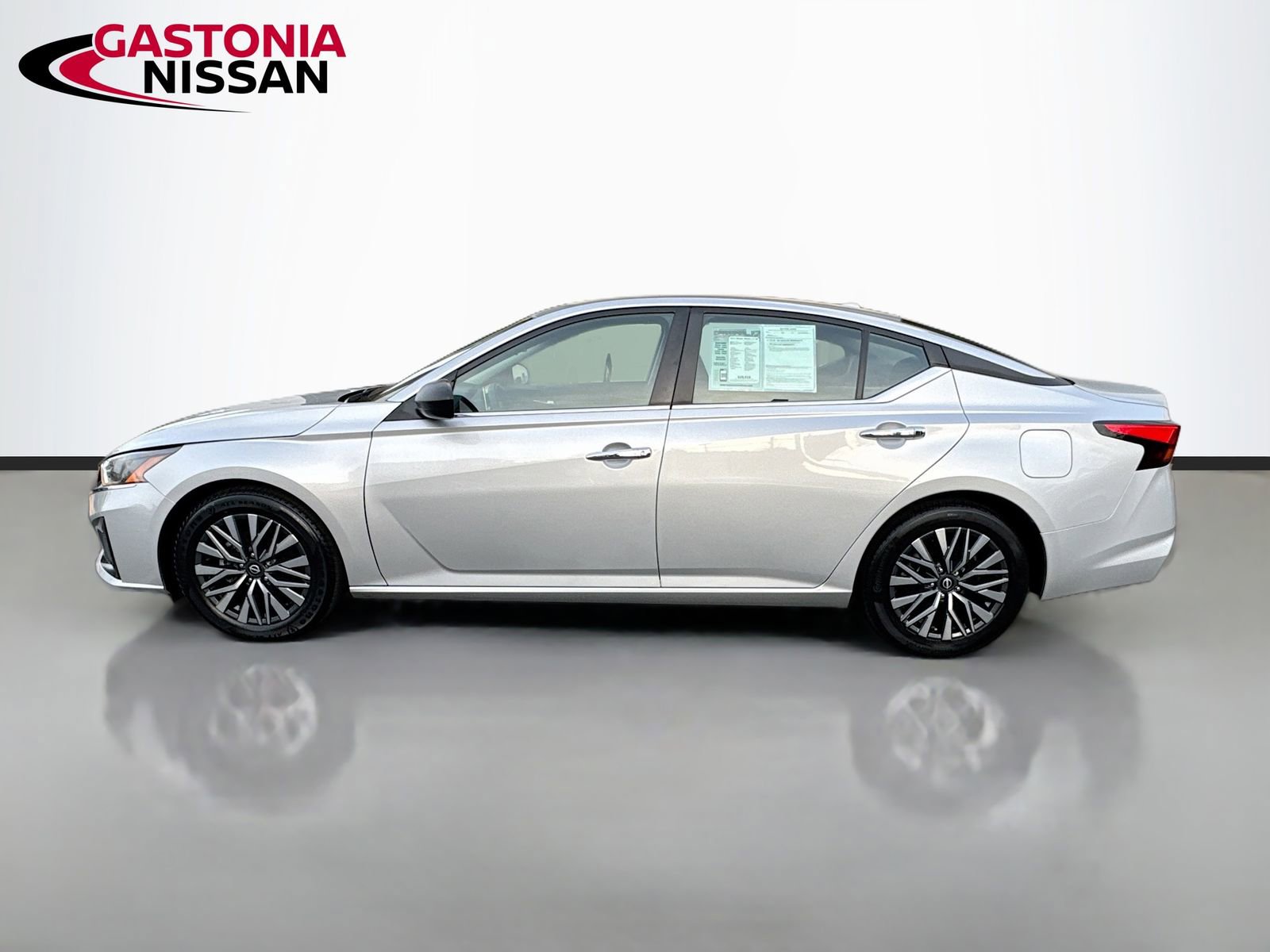Used 2024 Nissan Altima 2.5 SV image 5