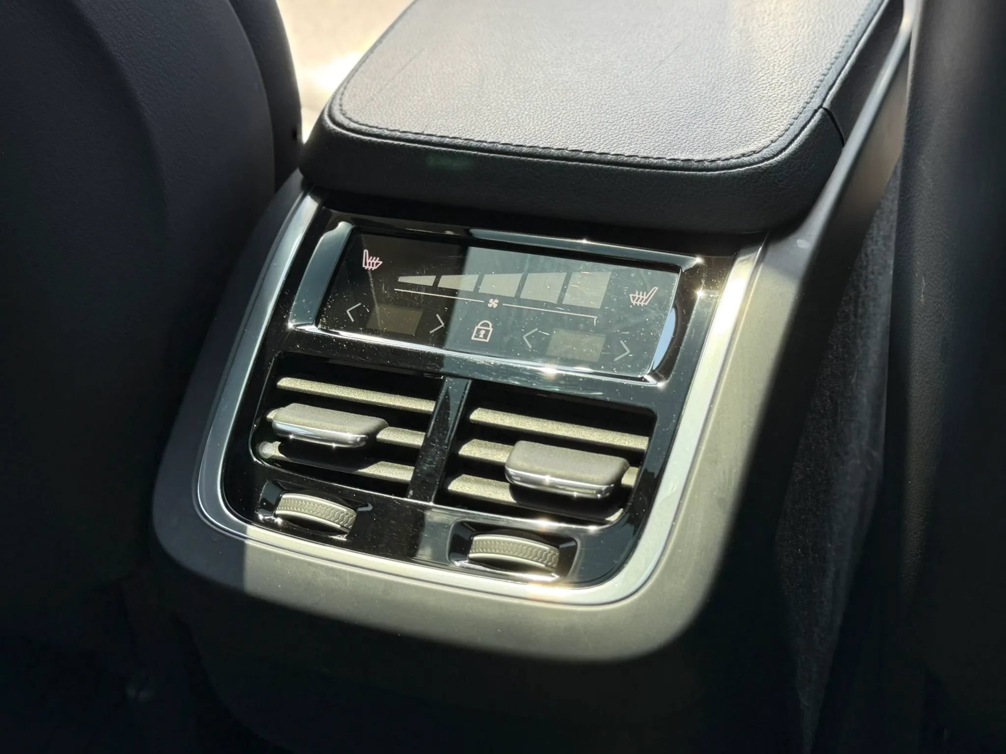 Used 2019 Volvo XC90 T5 Momentum w/ Advanced Package AWD/4WD image 34