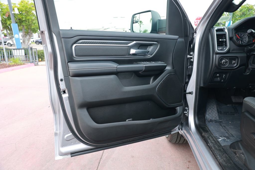 New 2026 RAM 1500 4x4 Crew Cab image 11