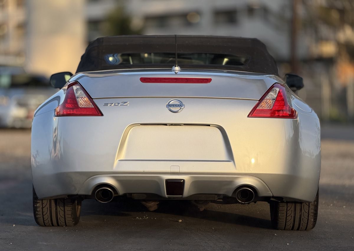 Used 2011 Nissan 370Z Touring w/ Sport Pkg image 7