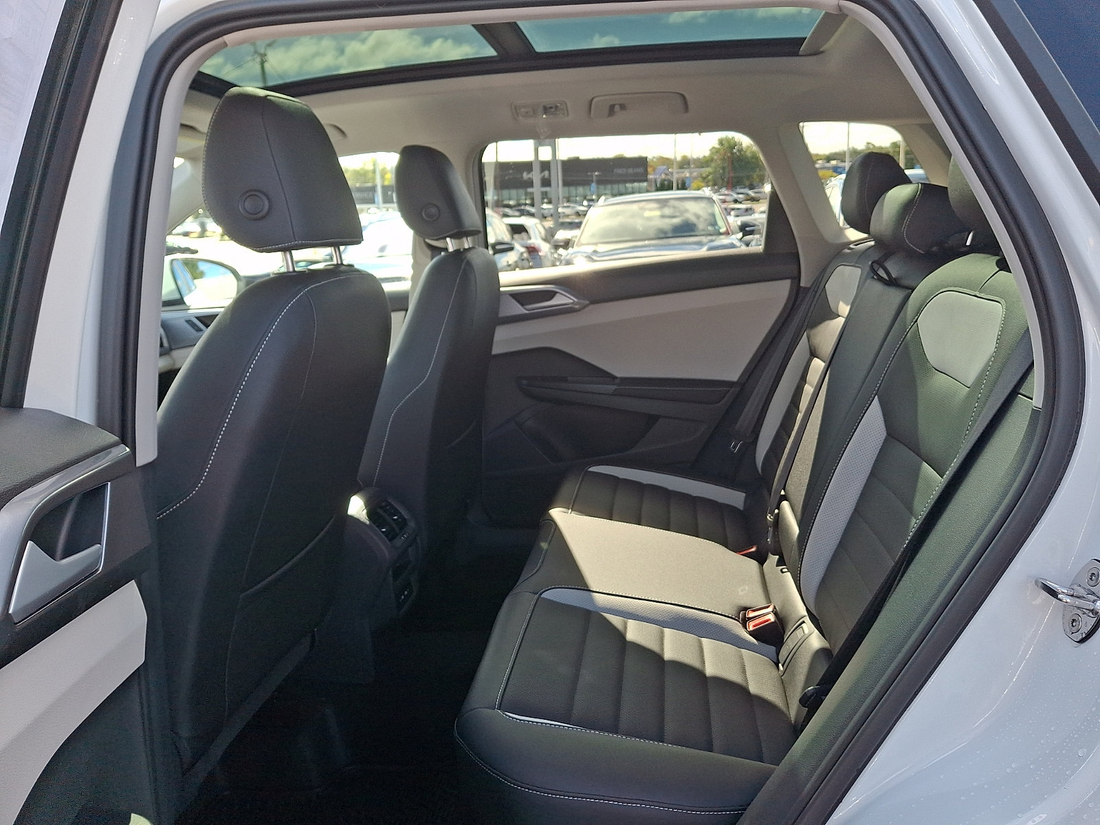 New 2027 Volkswagen Taos SEL AWD/4WD image 5