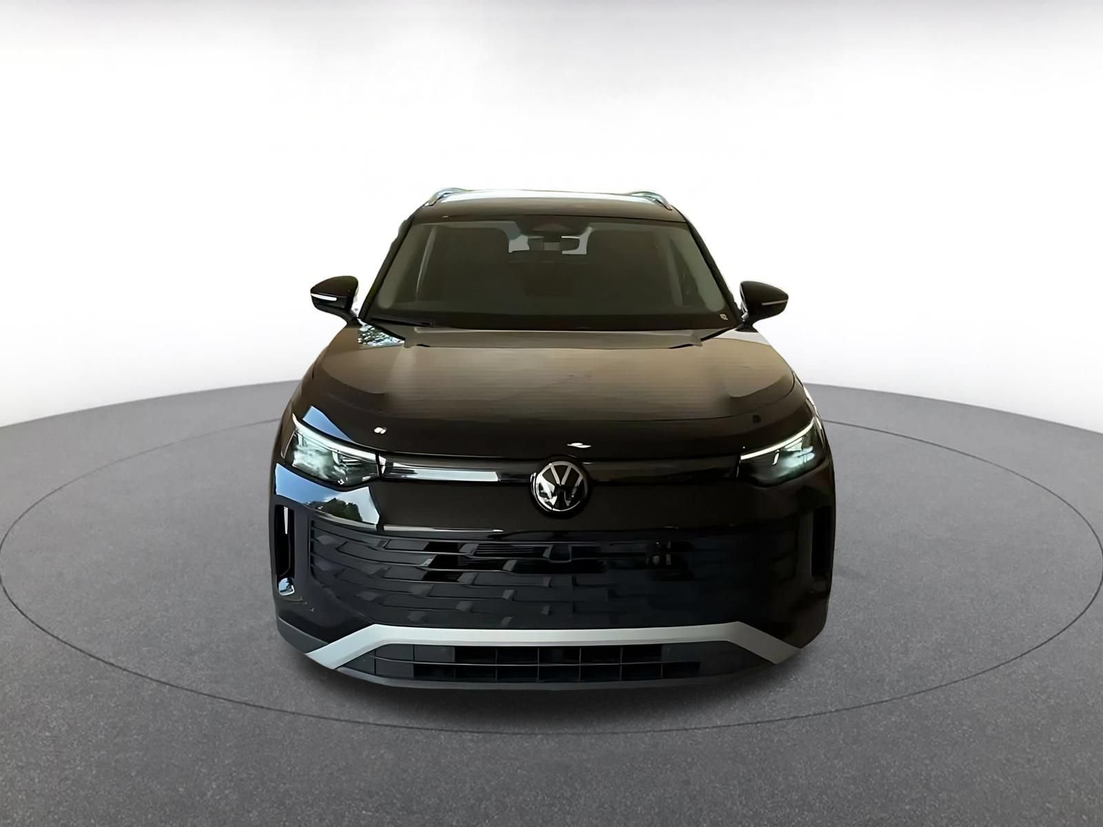 Used 2026 Volkswagen Tiguan SE FWD image 4