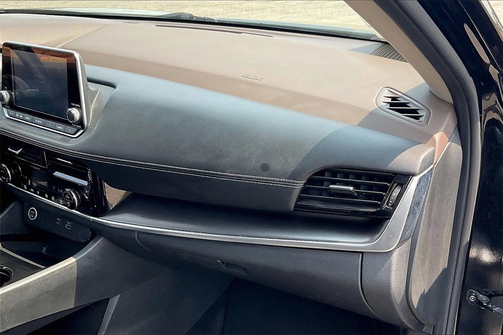 Used 2021 Nissan Rogue SV w/ Premium Package image 15