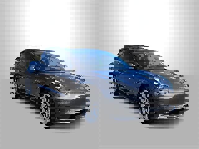 Used 2023 Tesla Model 3 Standard Range image 2