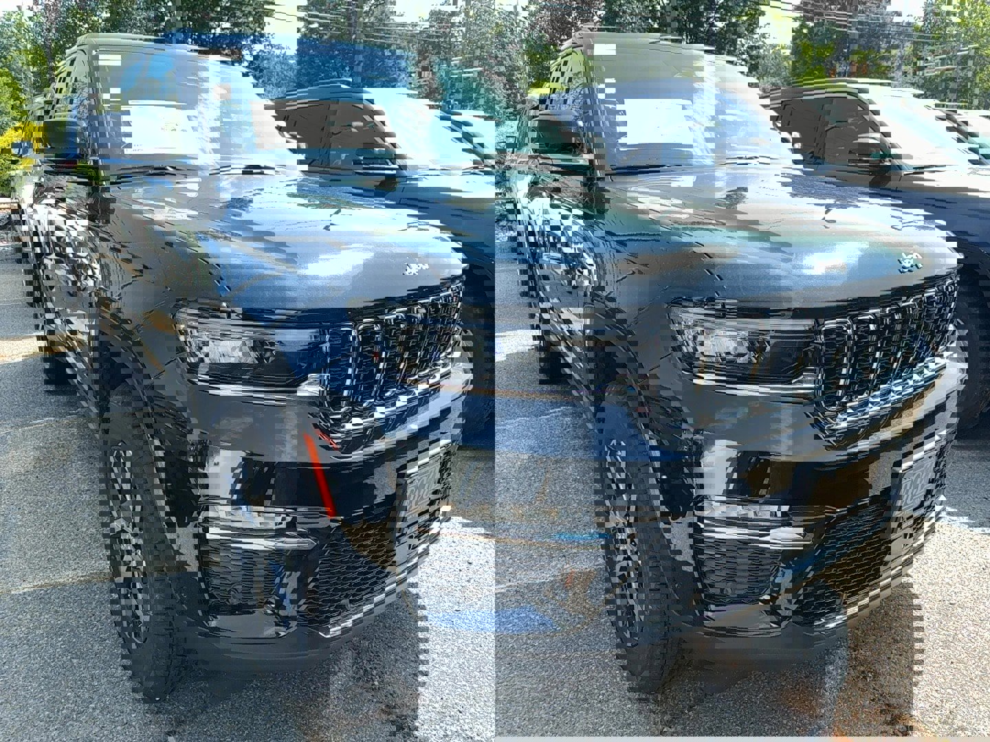 New 2025 Jeep Grand Cherokee Limited w/ Luxury Tech Group II image 2