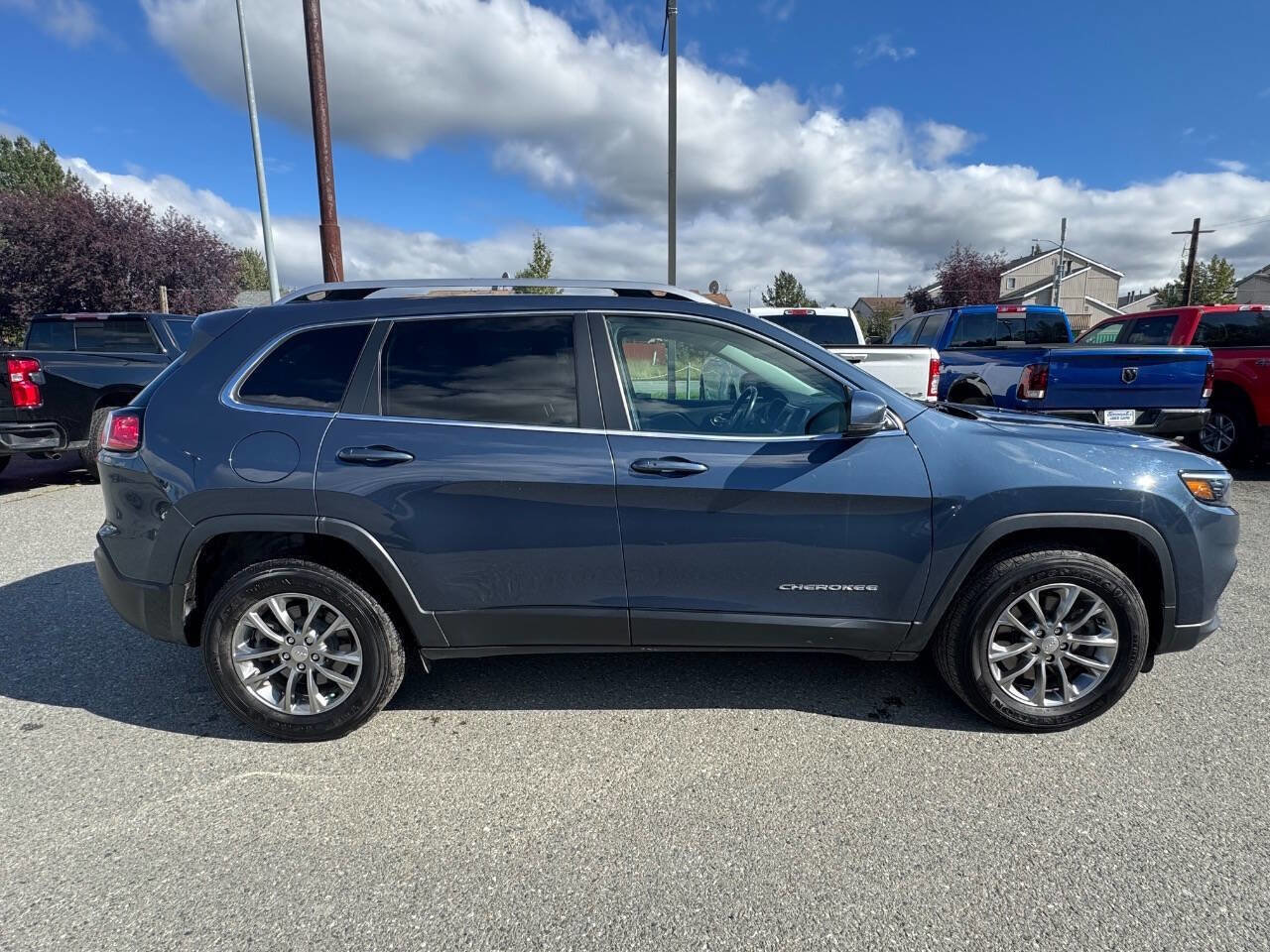 Used 2019 Jeep Cherokee Latitude Plus w/ Cold Weather Group image 20