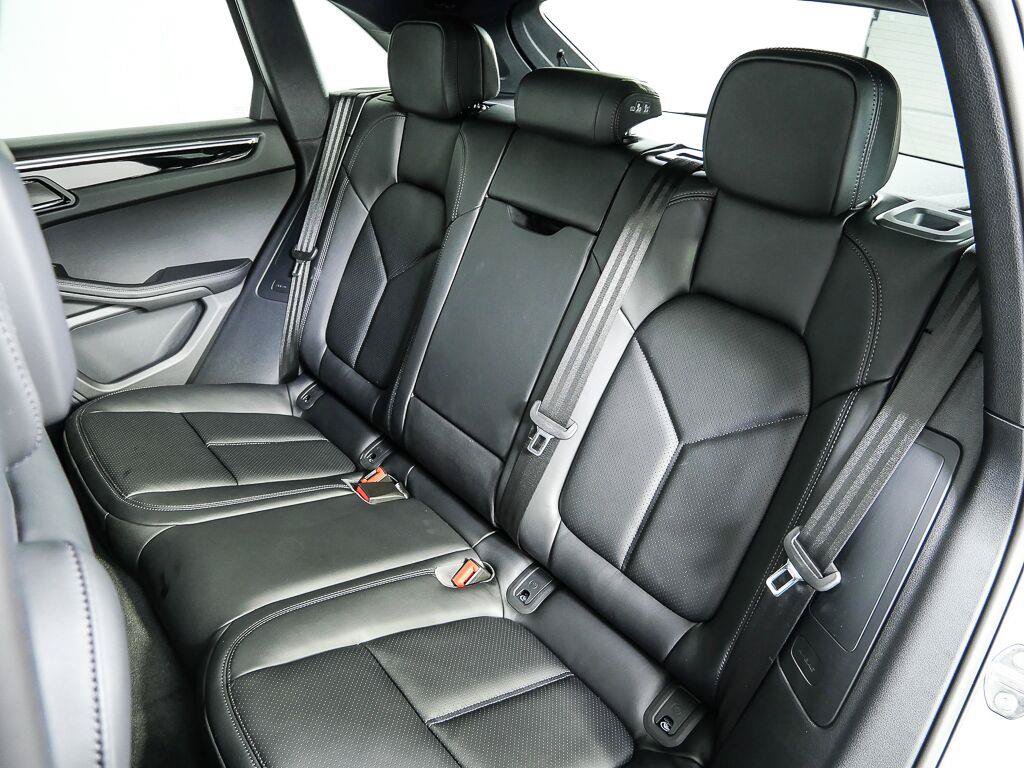 Certified 2026 Porsche Macan Turbo AWD/4WD image 19