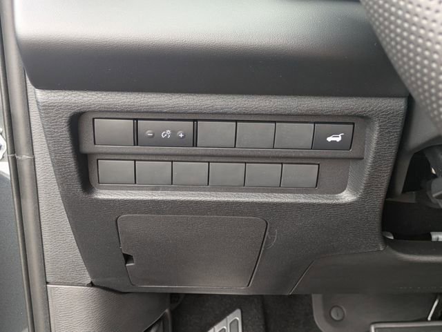 New 2025 Mitsubishi Outlander SEL FWD image 17