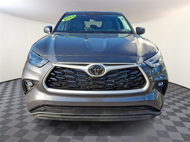 Used 2024 Toyota Highlander LE image 2