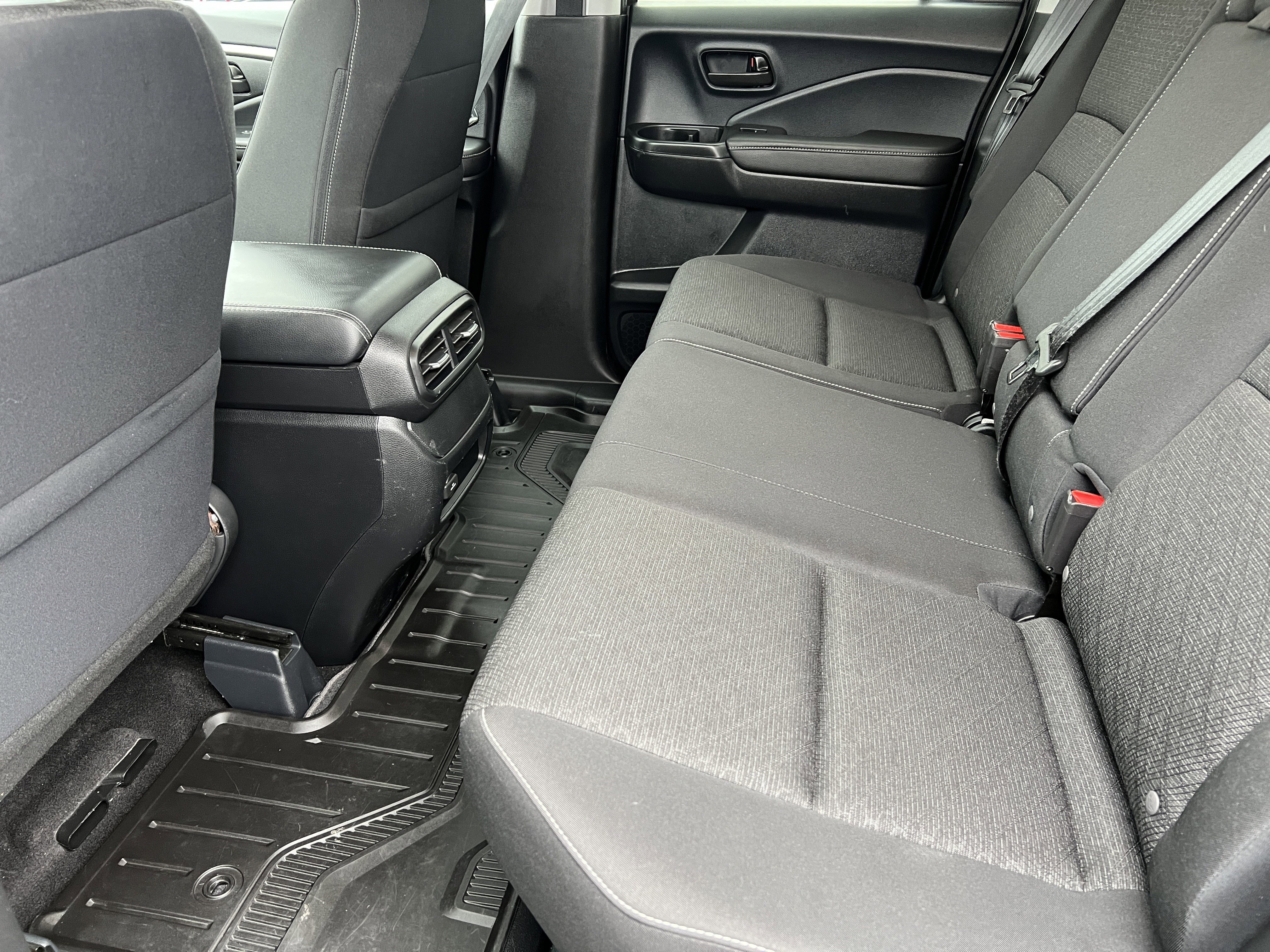 Used 2025 Honda Ridgeline Sport image 16