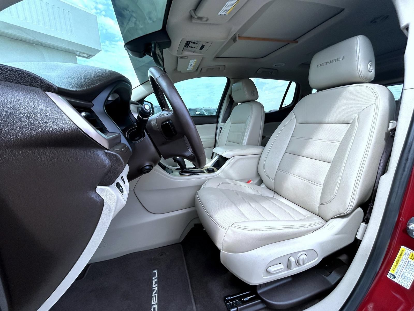 Used 2018 GMC Acadia Denali w/ Technology Package AWD/4WD image 10