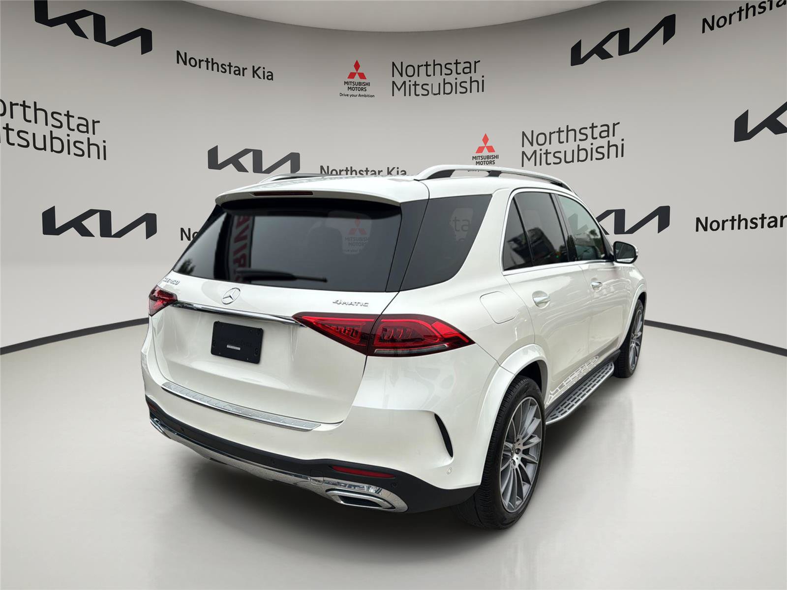 Used 2023 Mercedes-Benz GLE 450 4MATIC w/ AMG Line Exterior image 5