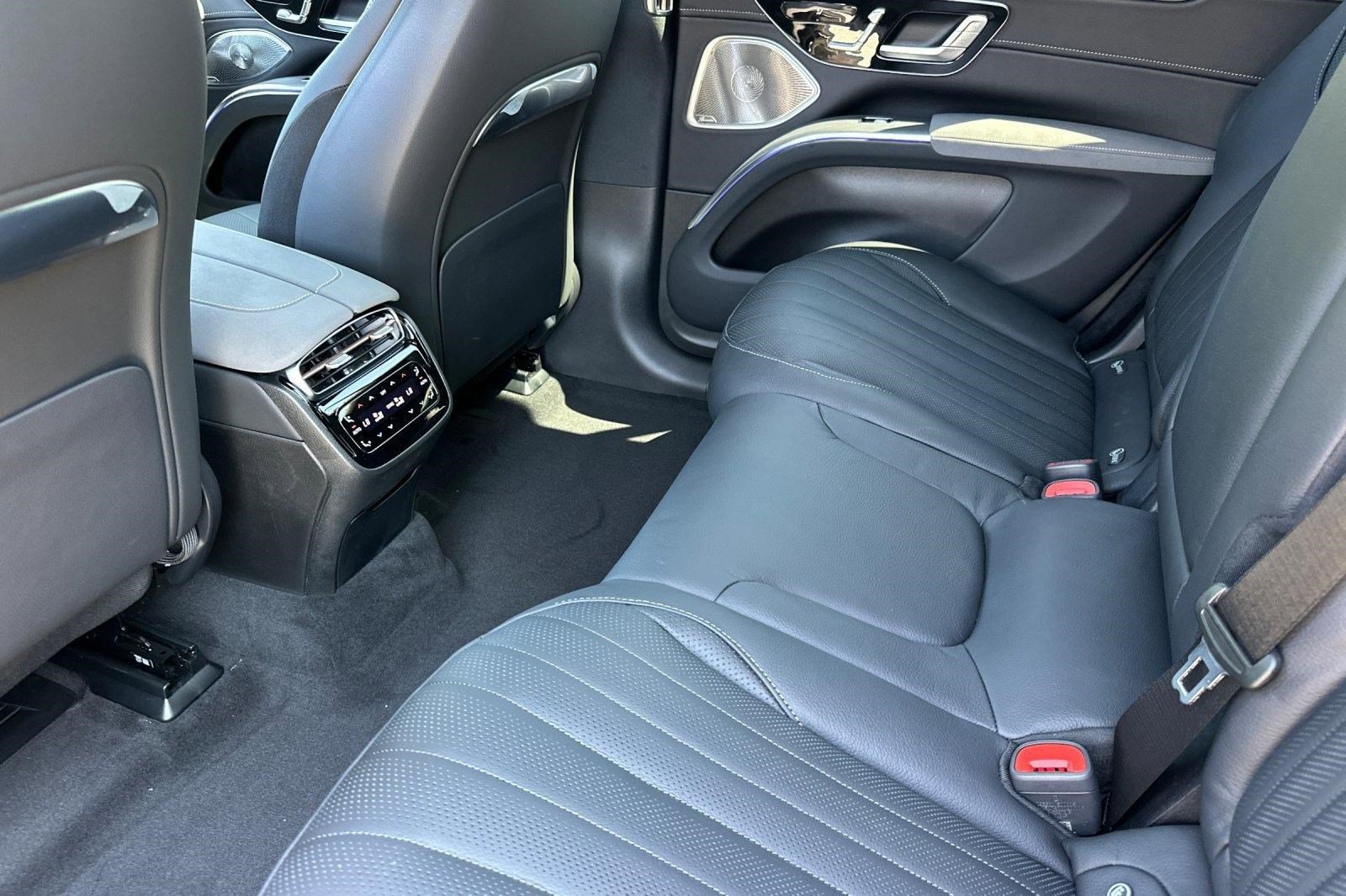 Used 2026 Mercedes-Benz EQS 400 4MATIC SUV image 21