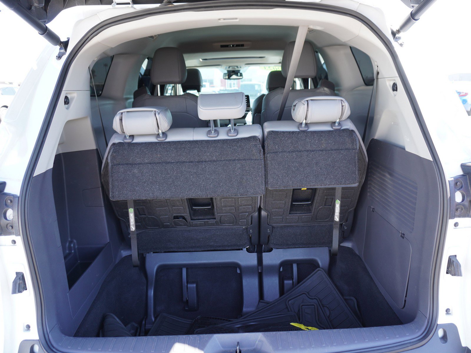 Used 2023 Toyota Sienna XLE image 12