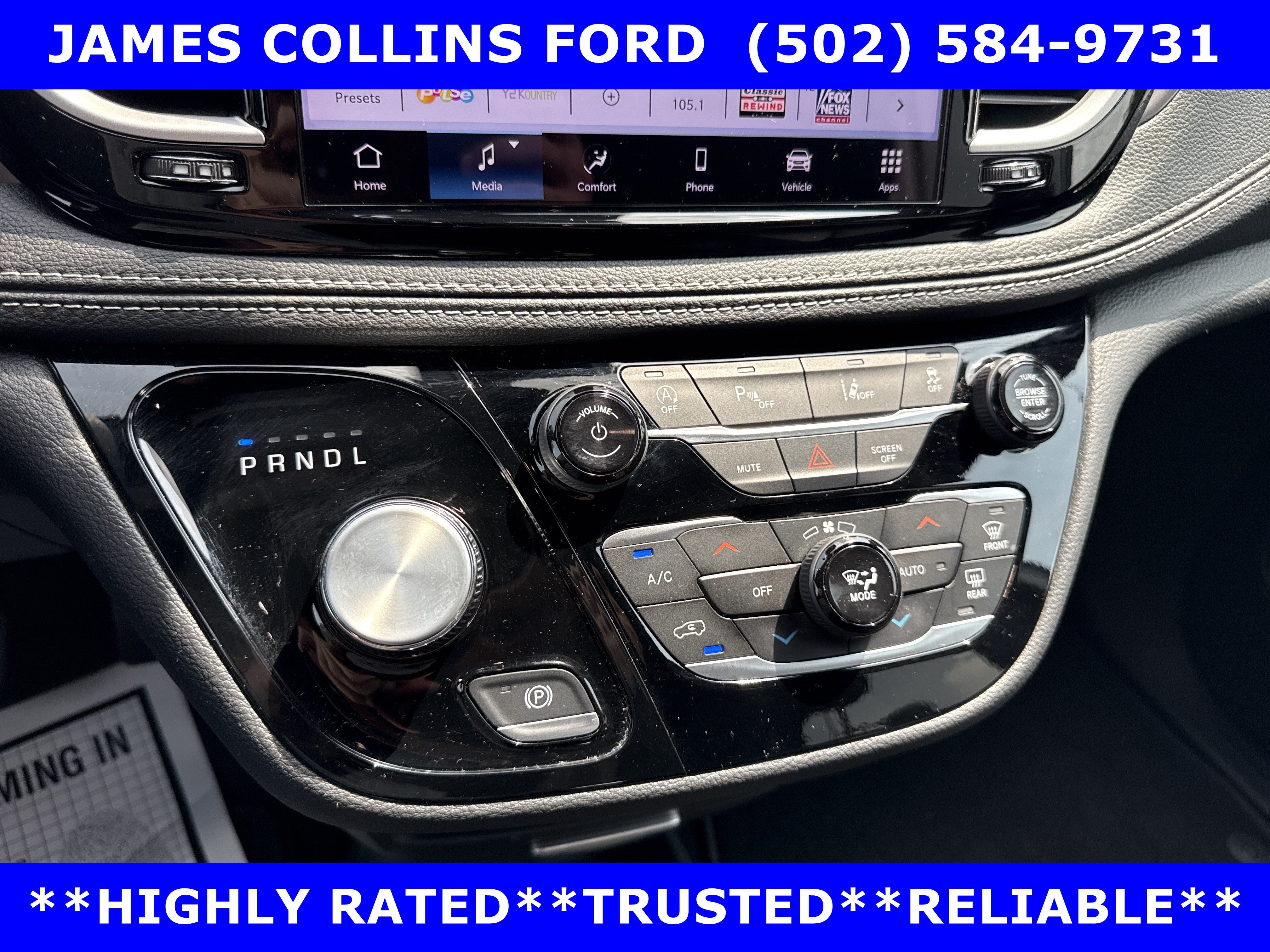 Used 2025 Chrysler Pacifica Select FWD image 28