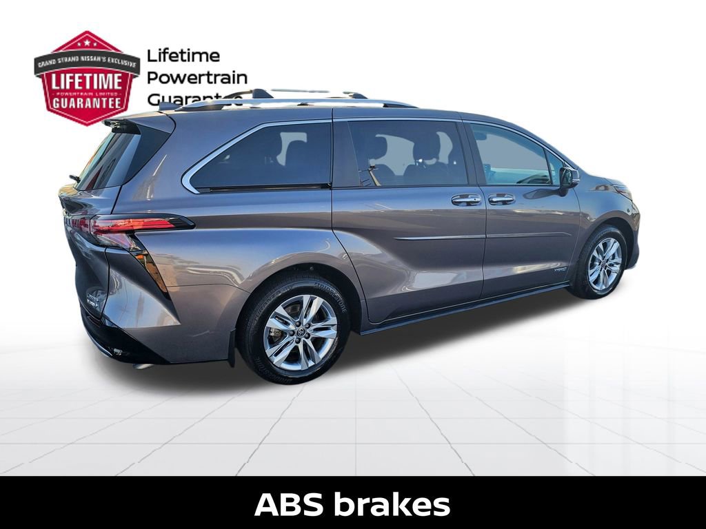 Used 2021 Toyota Sienna Limited image 9