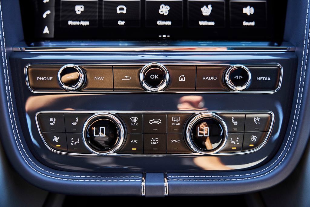 Used 2025 Bentley Bentayga Extended Wheelbase AWD/4WD image 72
