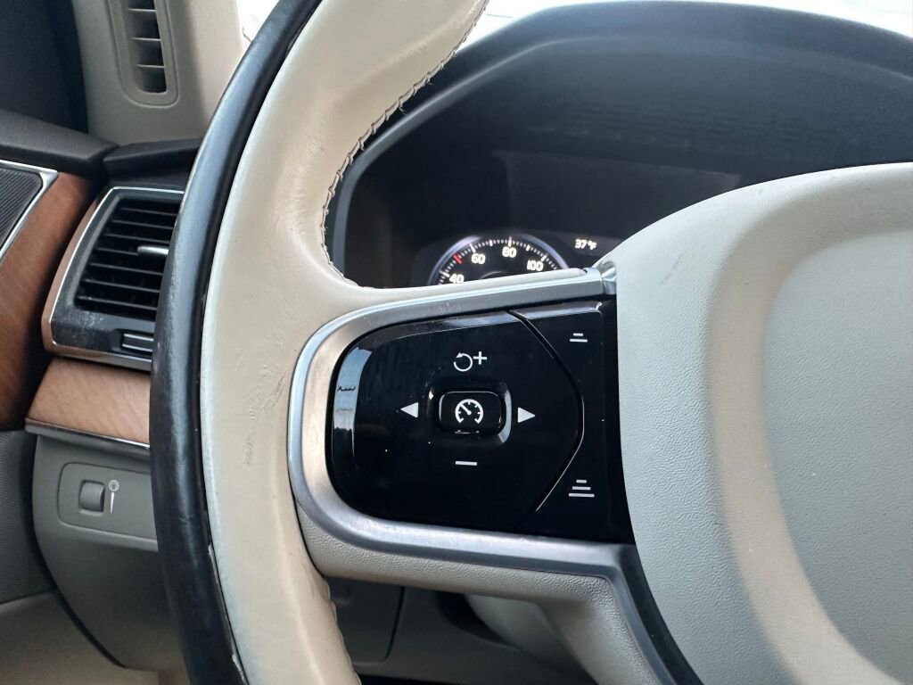 Used 2021 Volvo XC90 T6 Momentum image 14