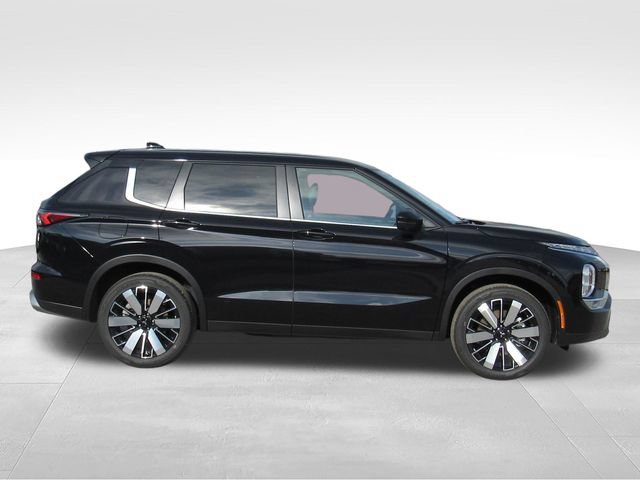 New 2026 Mitsubishi Outlander SE FWD image 2
